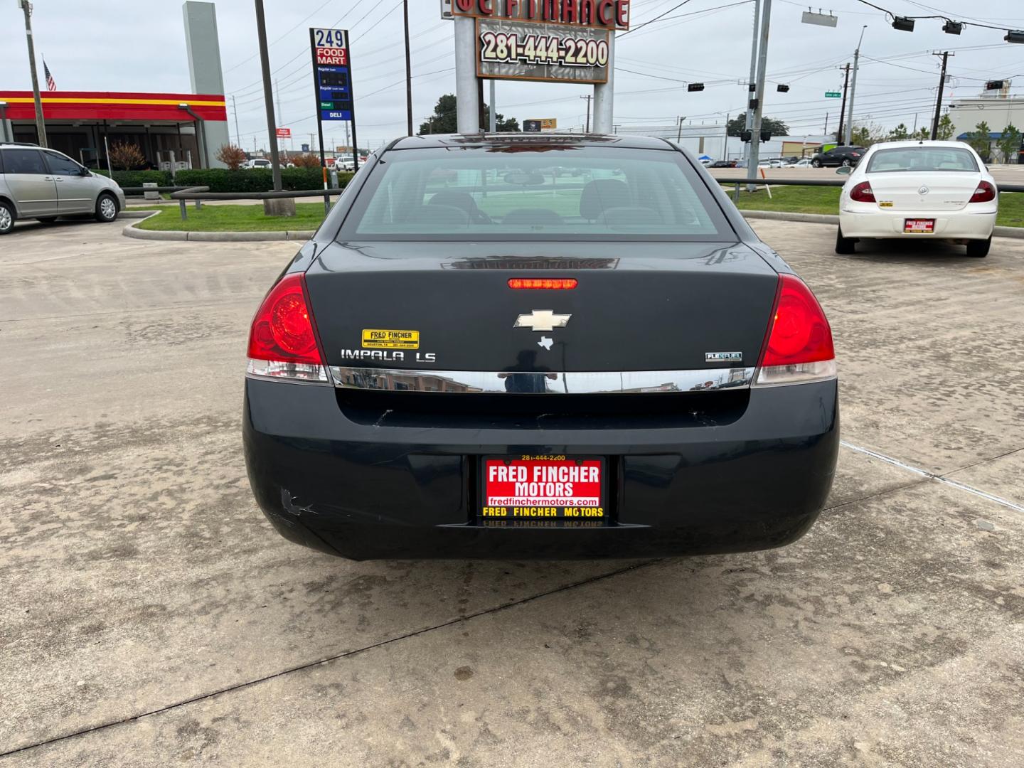 2008 Black /gray Chevrolet Impala LS (2G1WB55K381) with an 3.5L V6 OHV 16V FFV engine, 4-Speed Automatic Overdrive transmission, located at 14700 Tomball Parkway 249, Houston, TX, 77086, (281) 444-2200, 29.928619, -95.504074 - Photo#5